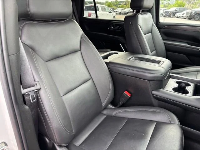 Used 2023 Iridescent Pearl Tricoat Chevrolet LT image 25