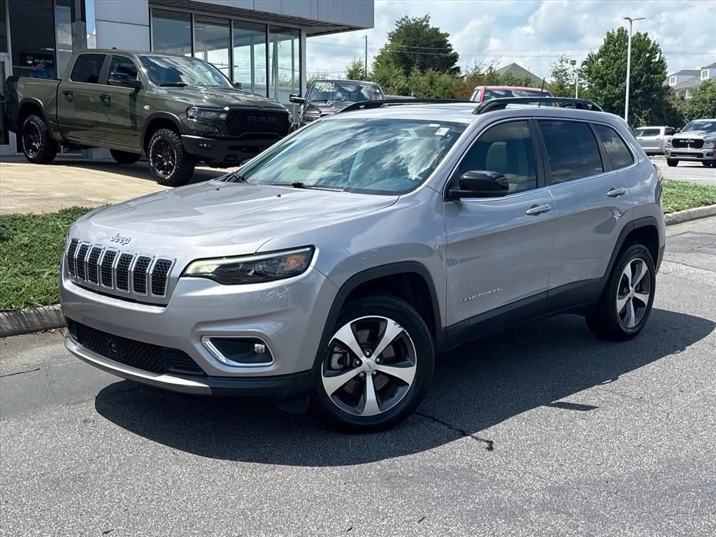 Used 2022 Silver Jeep Limited image 2