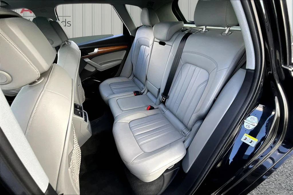 Used 2023  Audi 40 Premium image 22