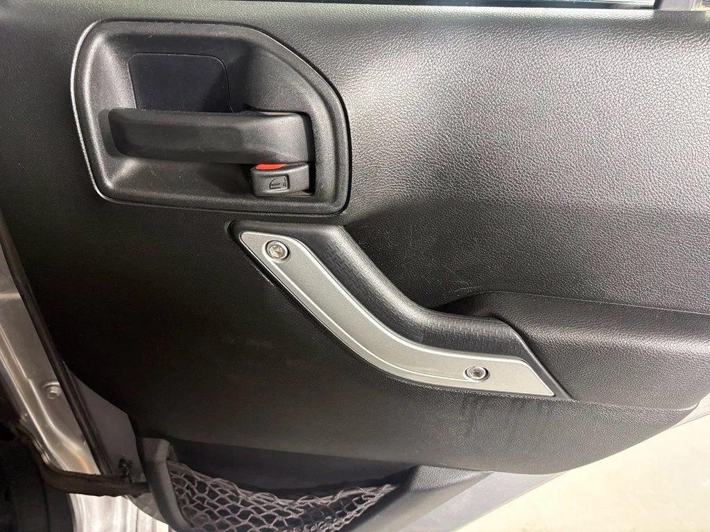 Used 2016 Silver Jeep Unlimited Rubicon image 15