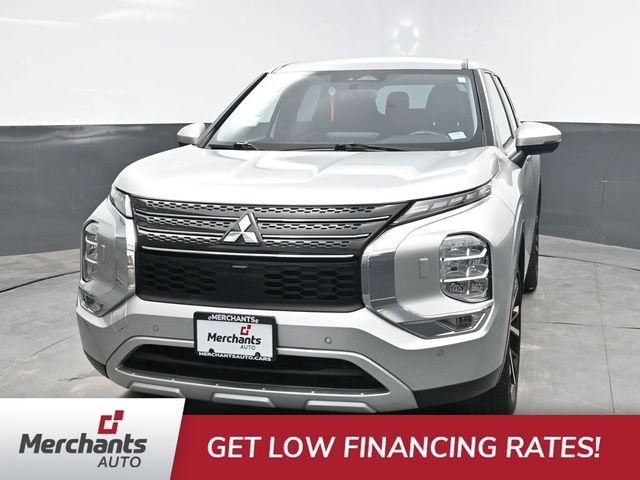 Used 2024 Silver Mitsubishi SE image 2