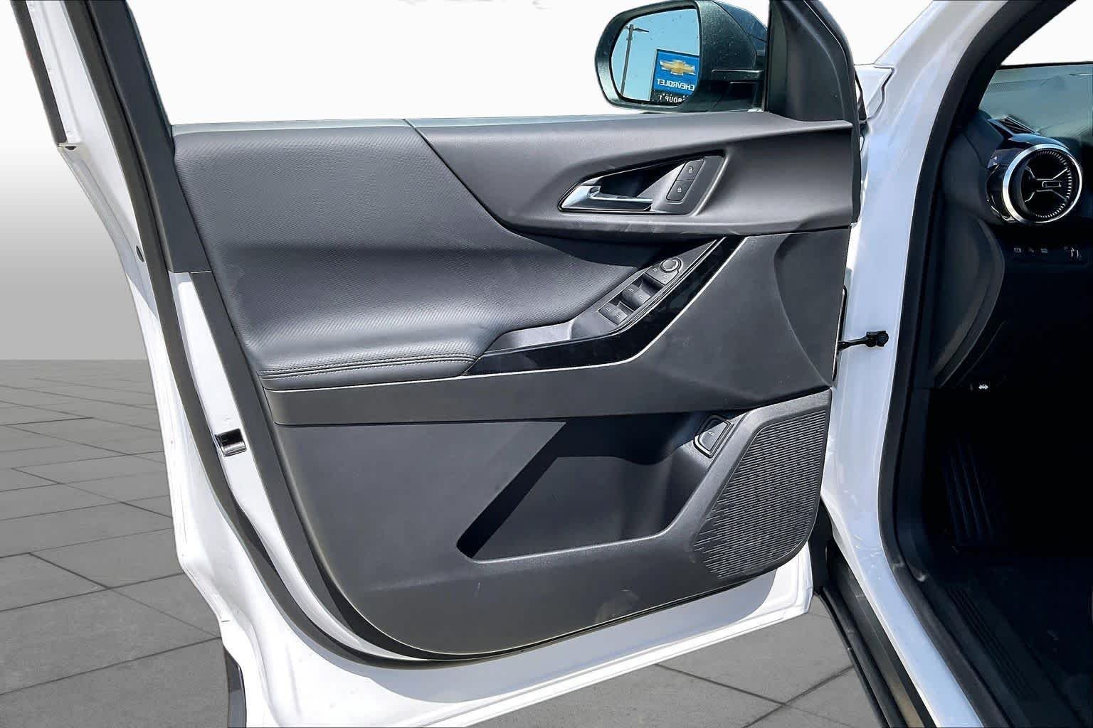 2027 Chevrolet Equinox LT - Photo 11