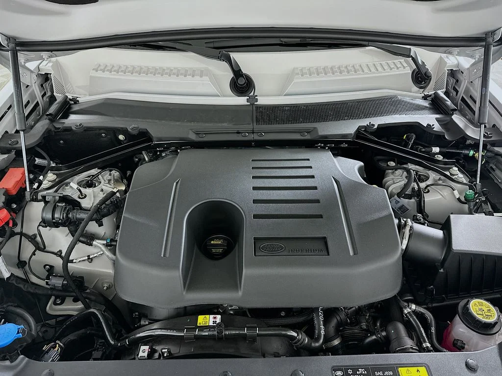 New 2026 Borasco Gray Metallic Land Rover S image 30