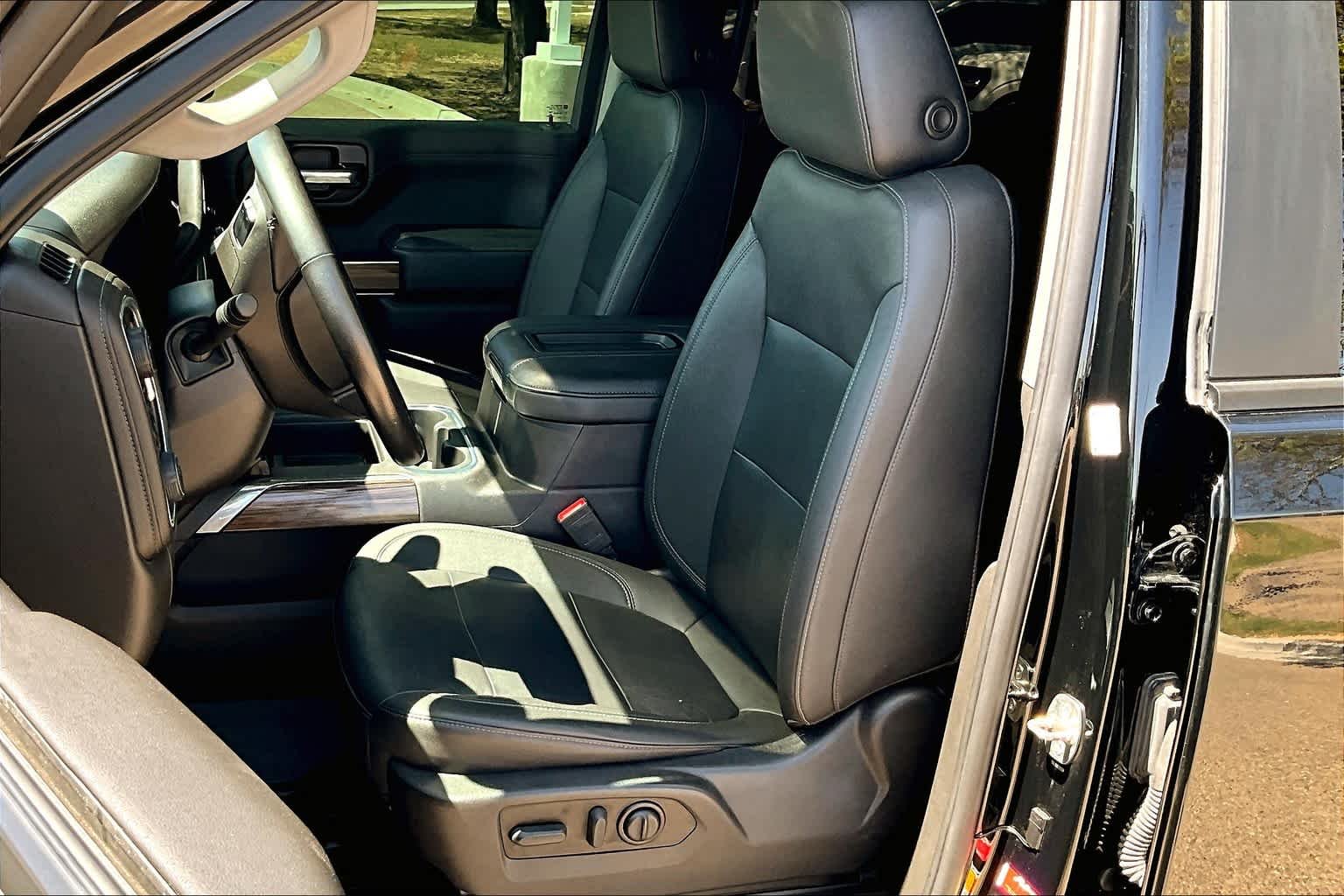 Used 2022 Black Chevrolet RST image 7