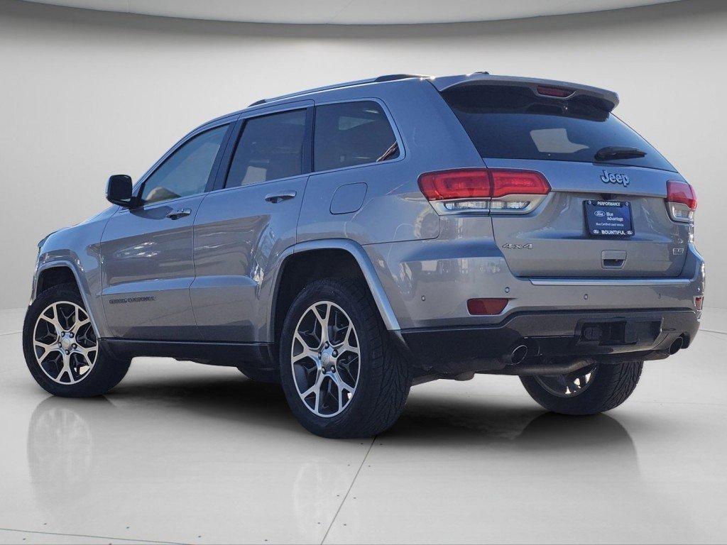 Used 2018 Billet Silver Metallic Clearcoat Jeep Limited image 24
