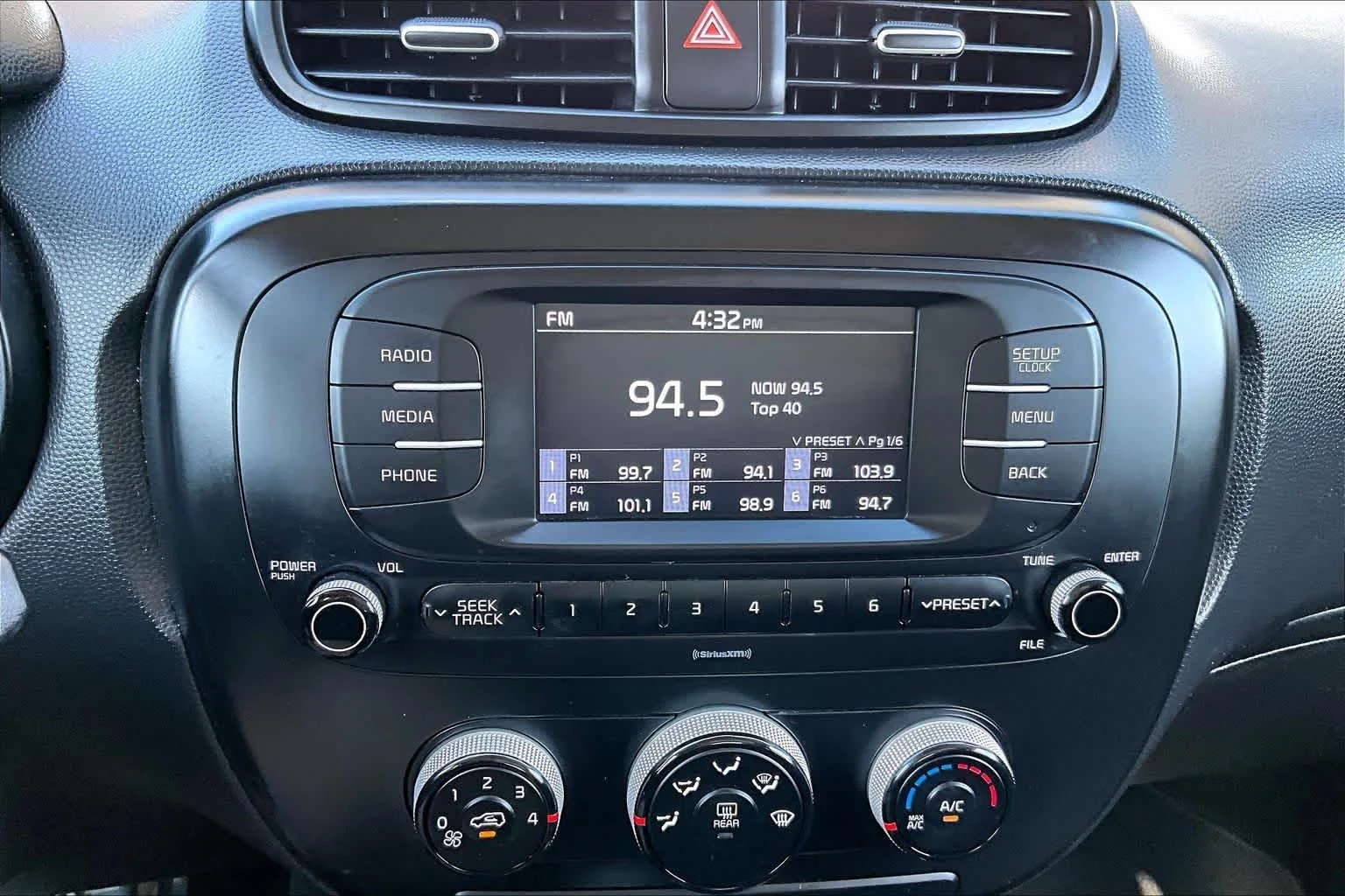 Used 2018 Clear White Kia Base image 26