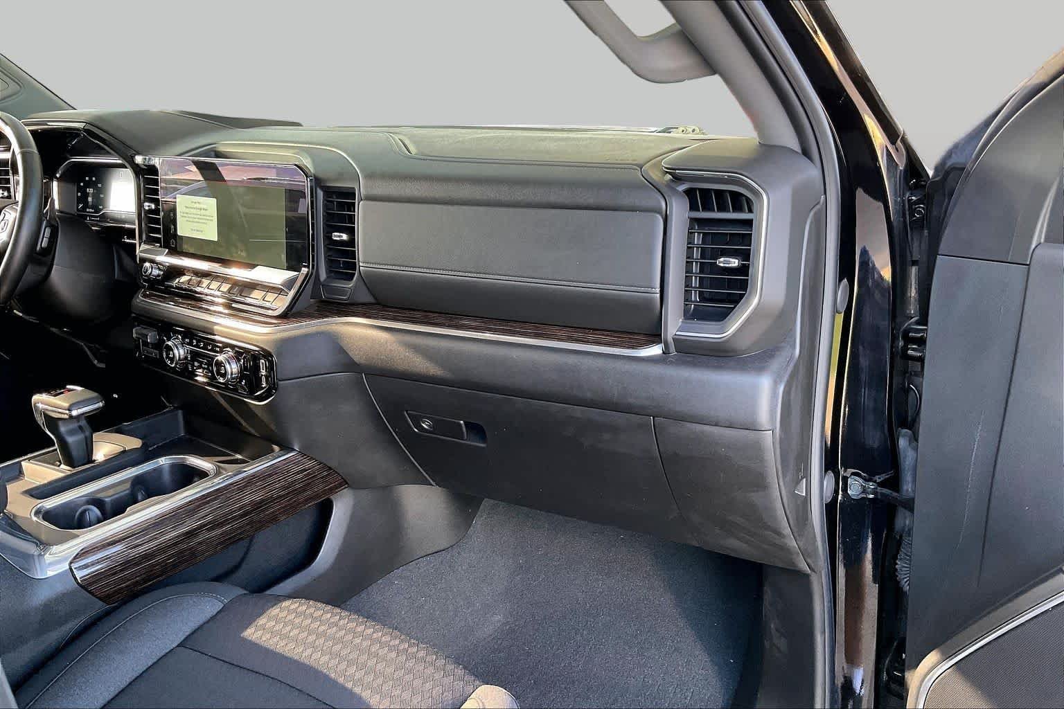 Used 2024 Onyx Black GMC Elevation image 15