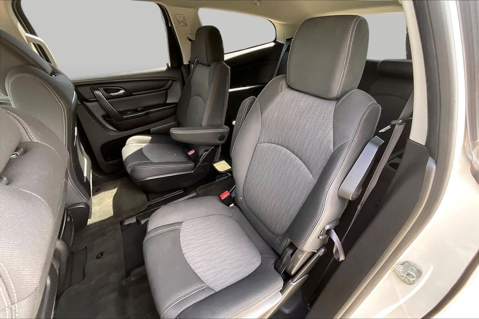 Used 2013 White Diamond Tricoat Chevrolet LT image 20