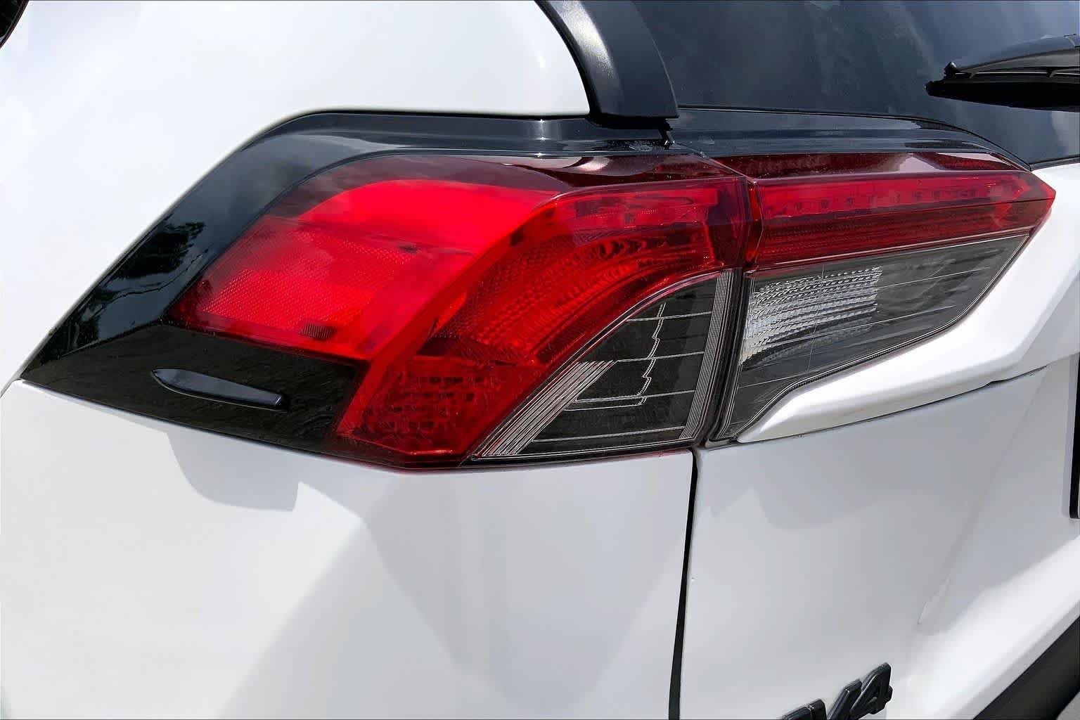 Used 2025 Ice Cap Toyota XLE image 28