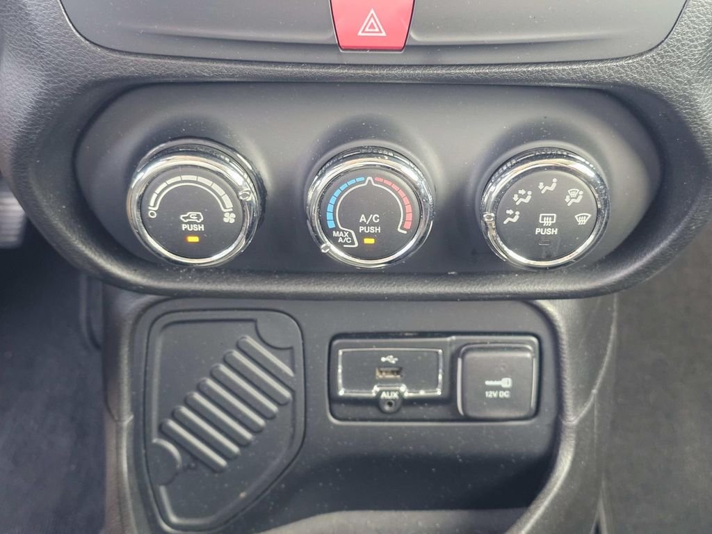 Used 2017 Blue Jeep Latitude image 34