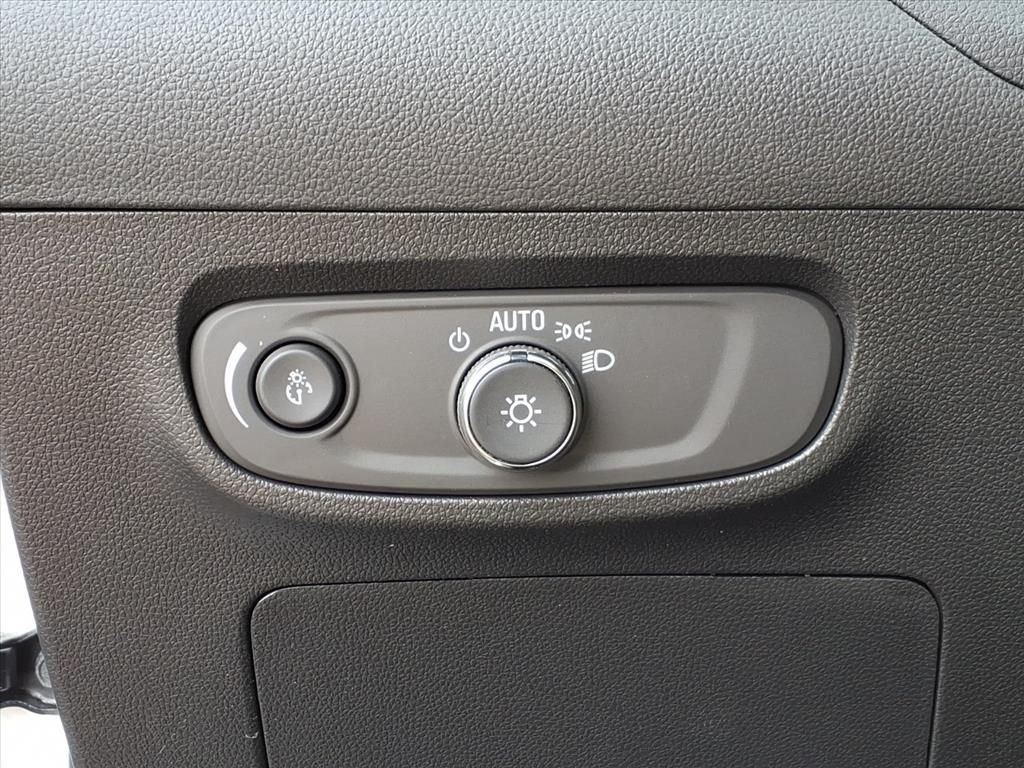 Used 2025 White Buick Sport Touring image 19