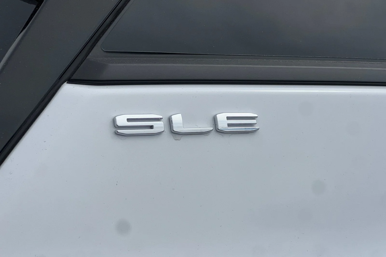 Used 2024 White GMC SLE image 24
