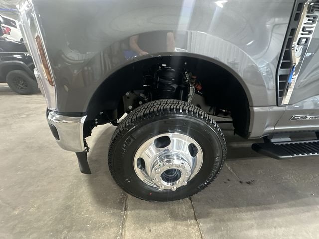 New 2026 Gray Ford Lariat image 23