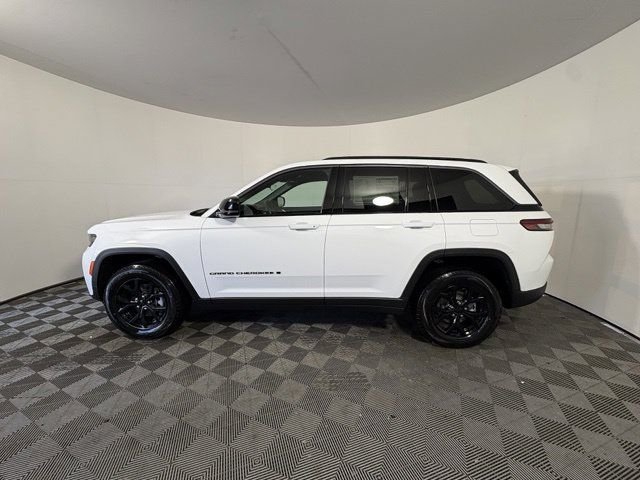 New 2026 White Jeep Altitude image 4