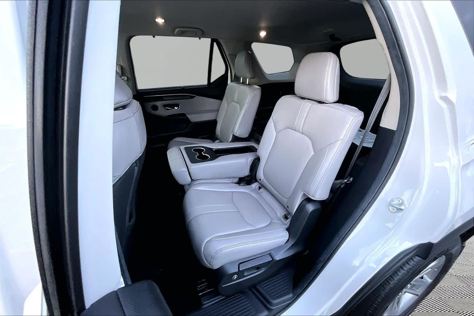 Used 2025 Platinum White Pearl Honda EX-L image 21