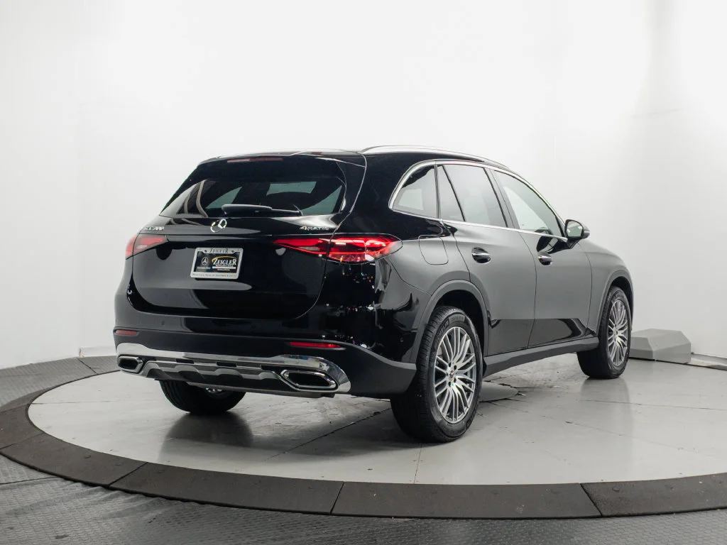 Certified Used 2026 Black Mercedes-Benz GLC 300 image 33