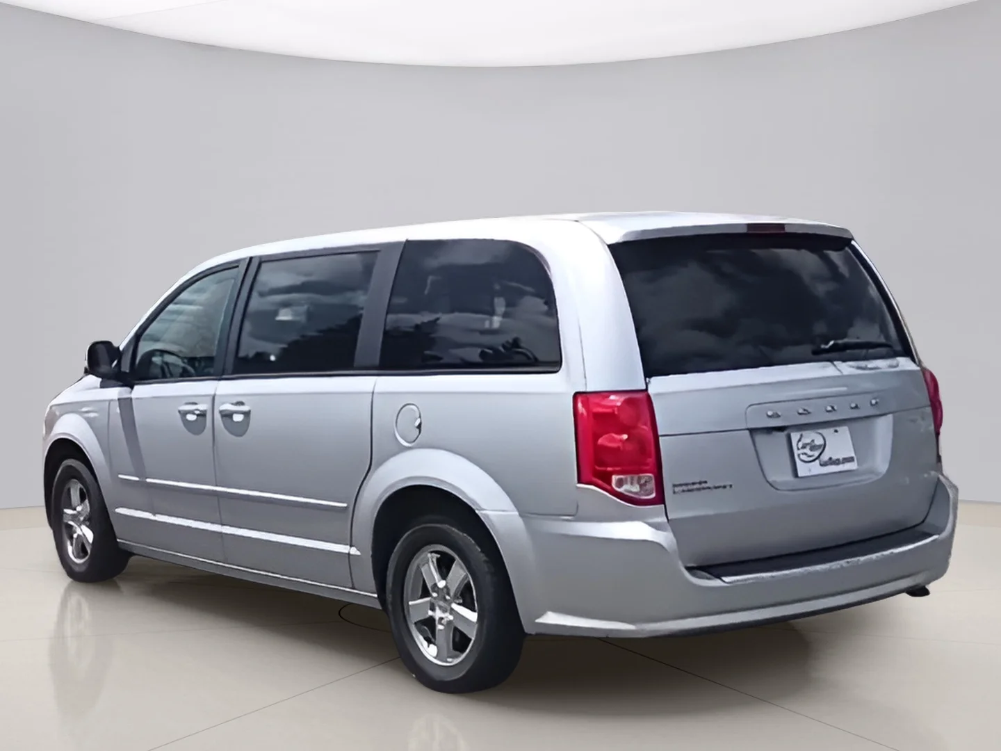 Used 2011 Silver Dodge MAINSTREET image 3