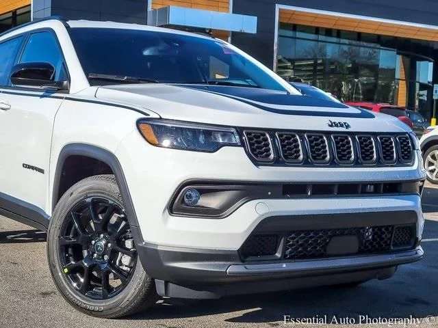 New 2026 Bright White Clear-Coat Exterior Paint Jeep Latitude image 2
