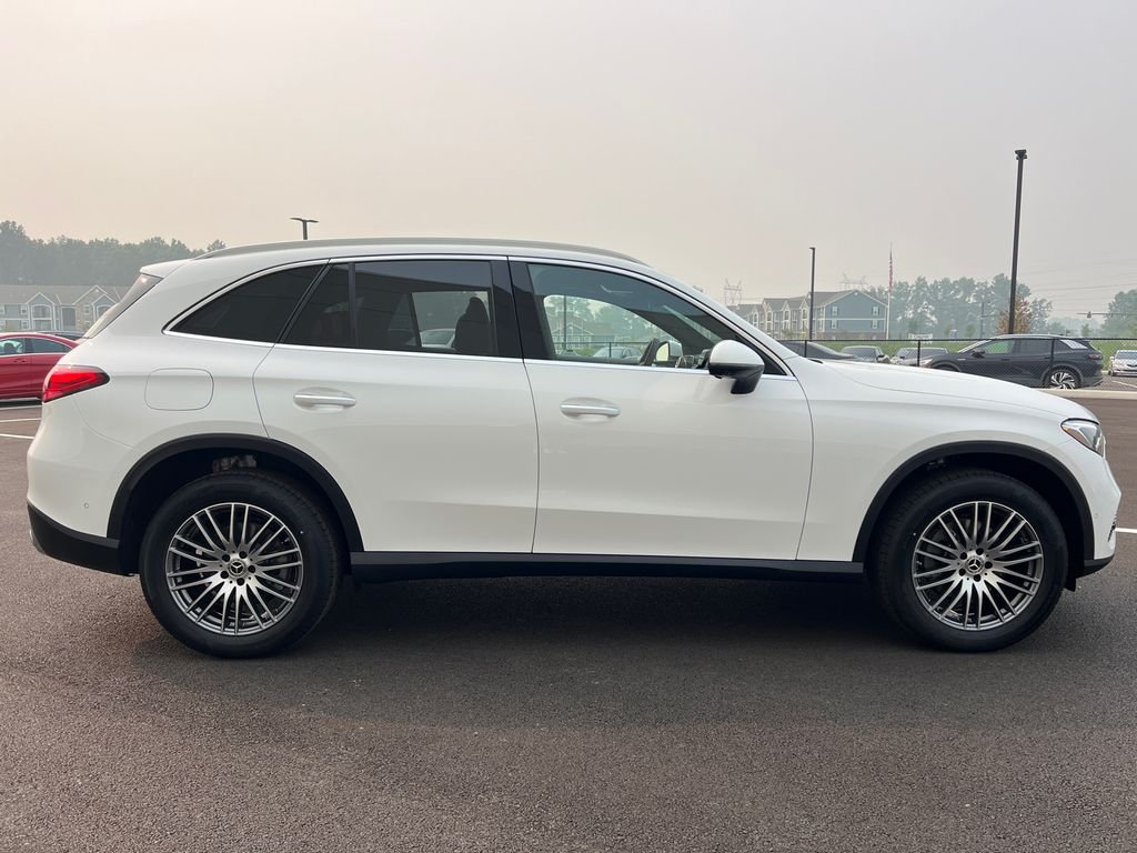 New 2026 Polar White Mercedes-Benz GLC 300 image 9