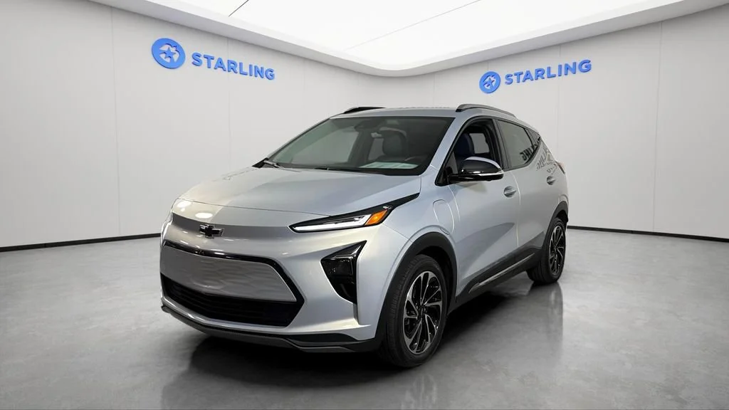 Used 2023 Silver Flare Metallic Chevrolet Premier image 2