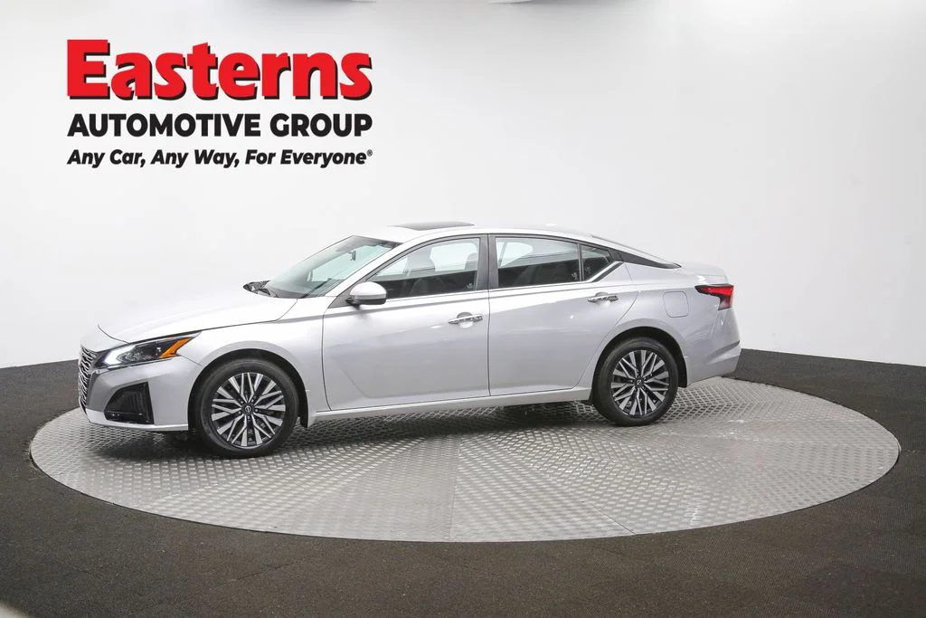 Used 2023 Silver Nissan 2.5 SV image 61