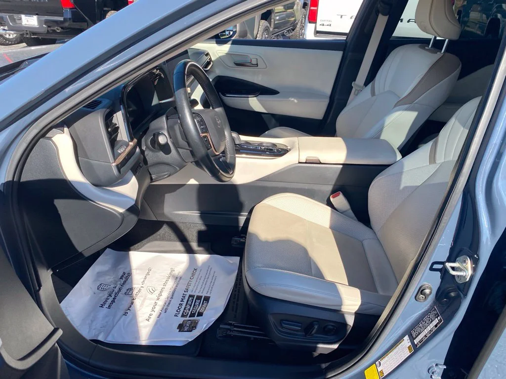 Used 2025 White Toyota Limited image 5