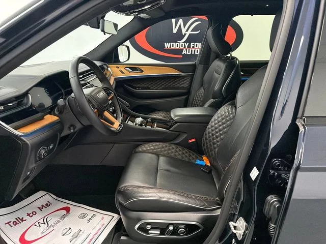 Used 2023 Black Jeep Summit image 10