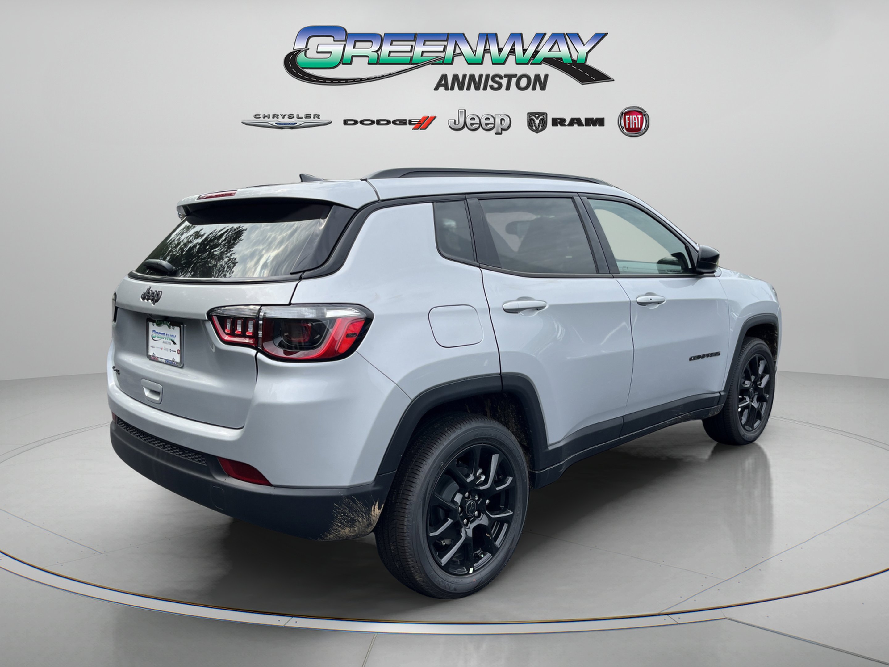 New 2026 Silver Zynith Metallic Clearcoat Jeep Latitude Altitude image 7