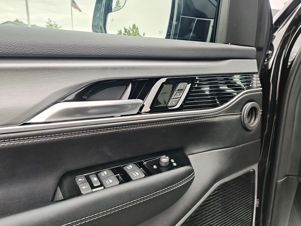 New 2026 High Gloss Black Exterior Paint Jeep Limited Reserve image 18