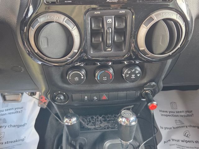 Used 2014 Gray Jeep Unlimited Sport image 19