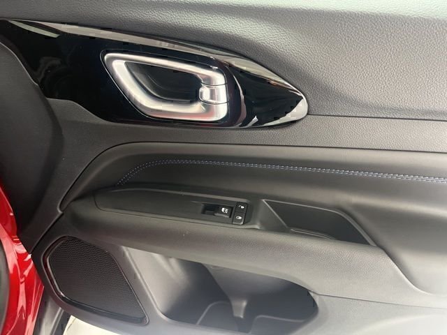 New 2026 Red Hot Pearl-Coat Exterior Paint Jeep Latitude image 18