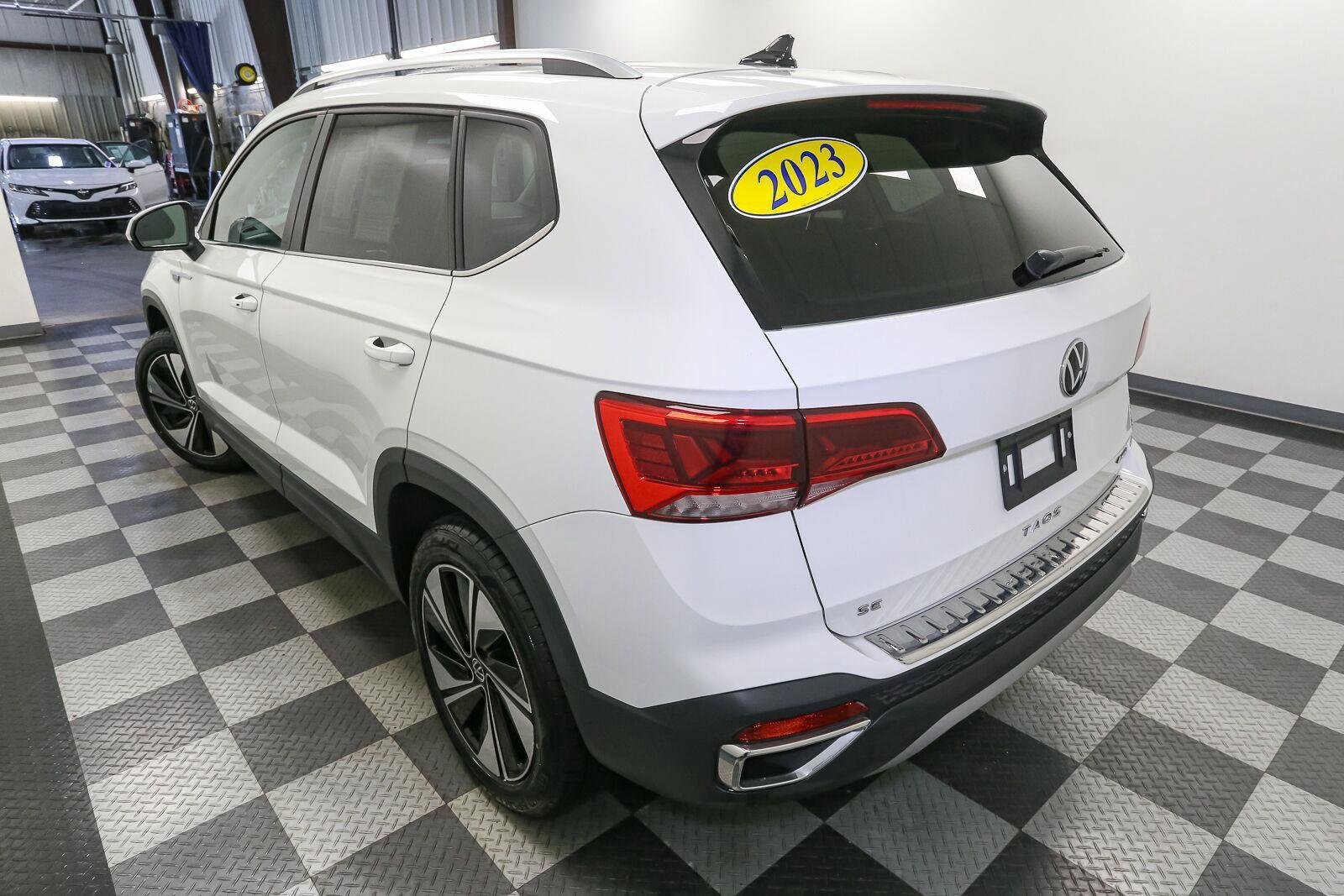 Used 2023 Pure White Volkswagen SE image 12