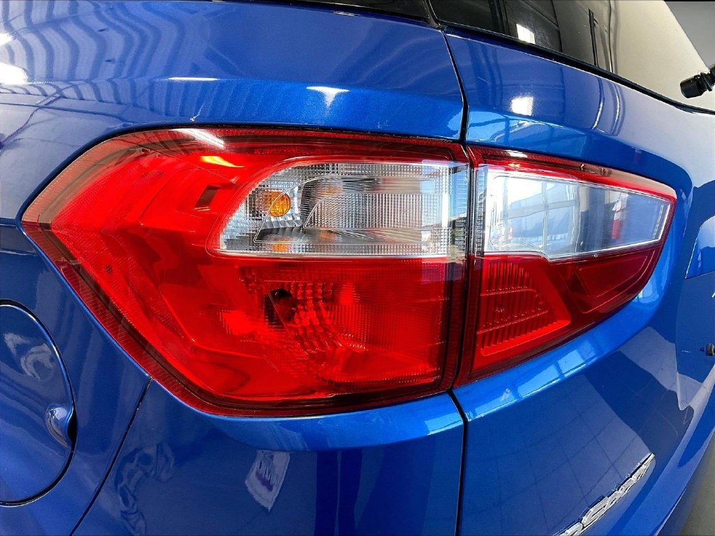 Used 2018 Blue Ford SE image 34