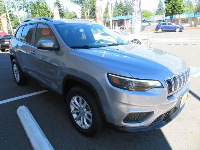 Used 2021 Billet Silver Metallic Clearcoat Jeep Latitude image 6