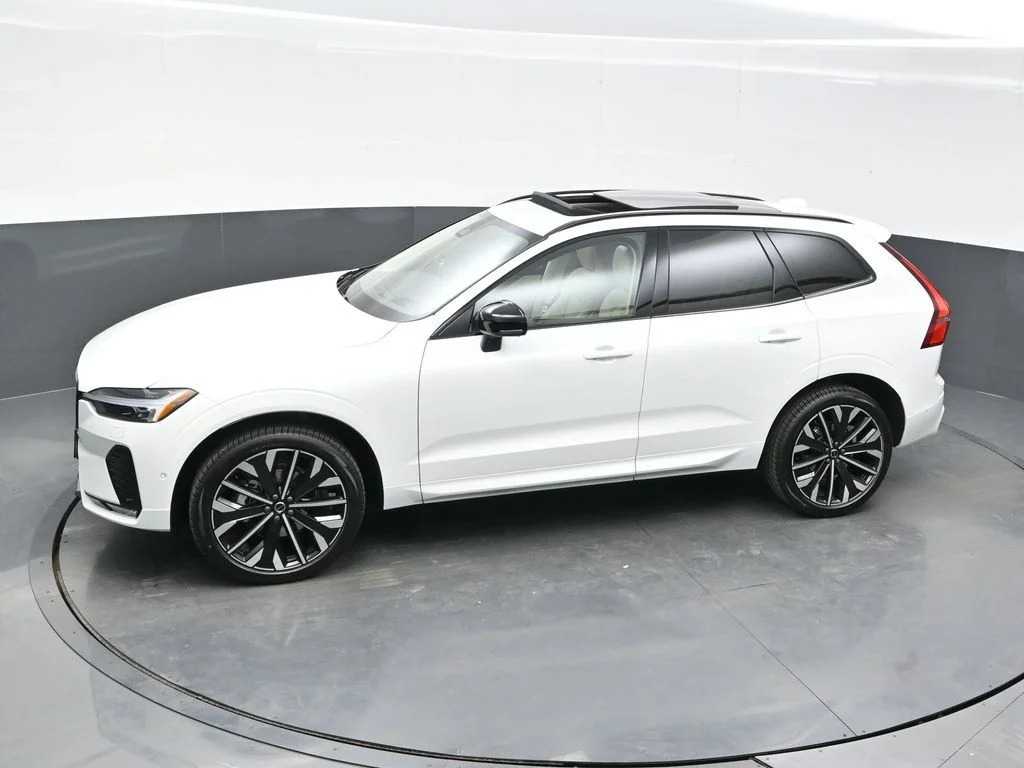 Used 2026 Crystal White Volvo Ultra image 34