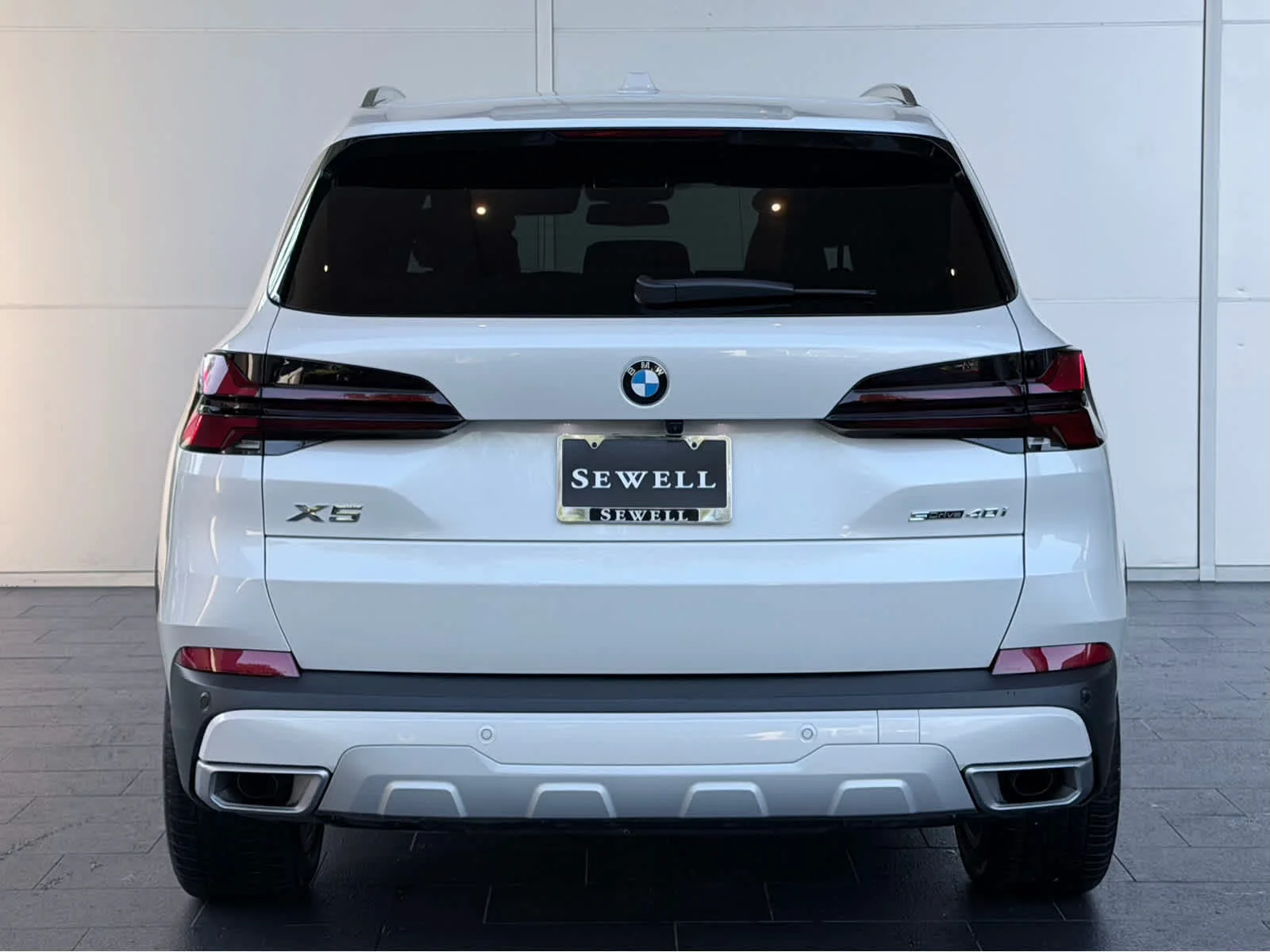 Used 2026  BMW sDrive40i image 5