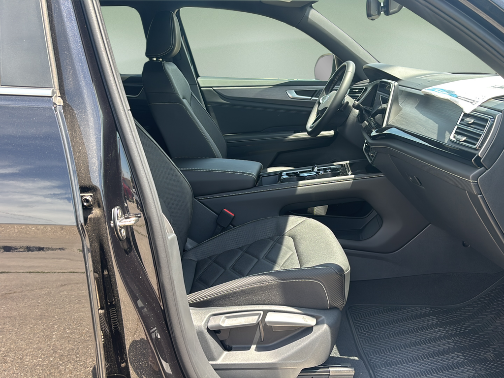 New 2026 Black Volkswagen 2.0T SE w/Technology image 11