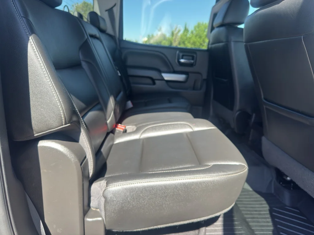 Used 2018 GRAPHITE METALLIC Chevrolet LT image 14