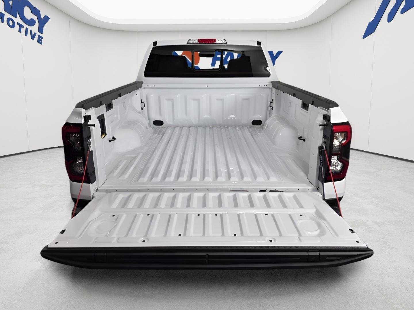 Used 2025 Oxford White Ford LARIAT image 5