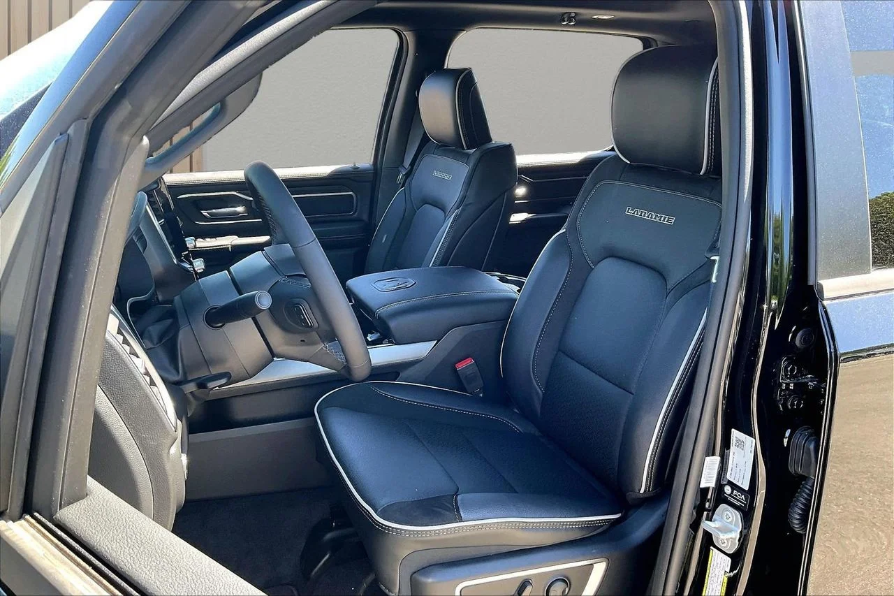 New 2026 Diamond Black Crystal Pearl-Coat Exterior Paint RAM Laramie image 20