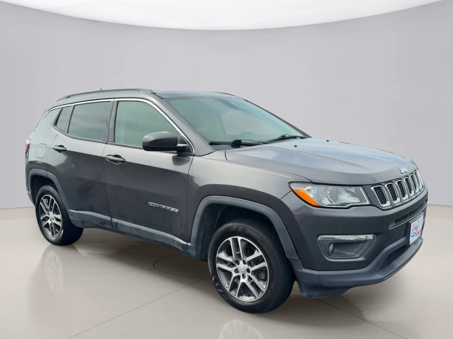 Used 2018 Gray Jeep LATITUDE image 7