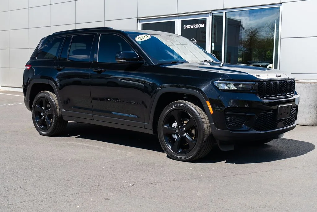 Used 2024 Black Jeep Altitude X image 1