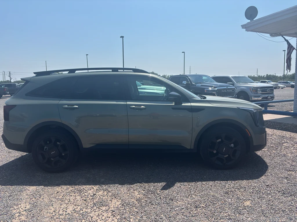 Used 2024 Jungle Green Kia X-Line EX image 3