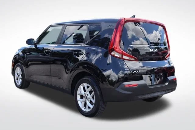 Used 2022 Black Kia LX image 9