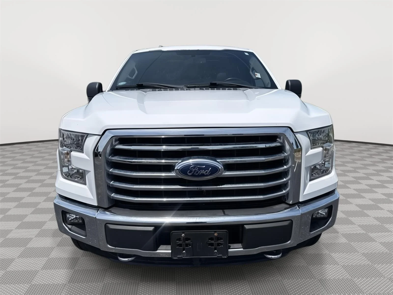 Used 2016 Oxford White/Magnetic Metallic Ford XLT image 9