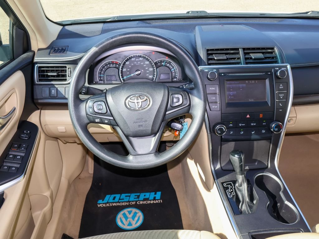 Used 2015 White Toyota LE image 16
