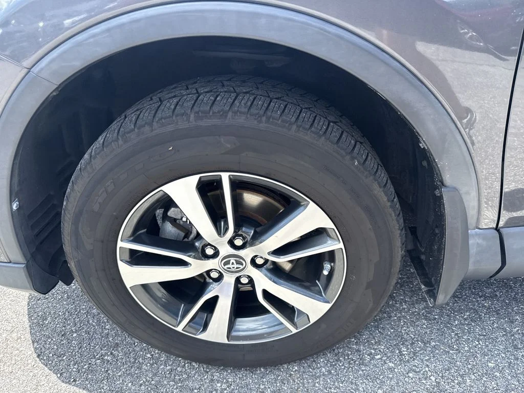 Used 2017 Gray Toyota XLE image 11