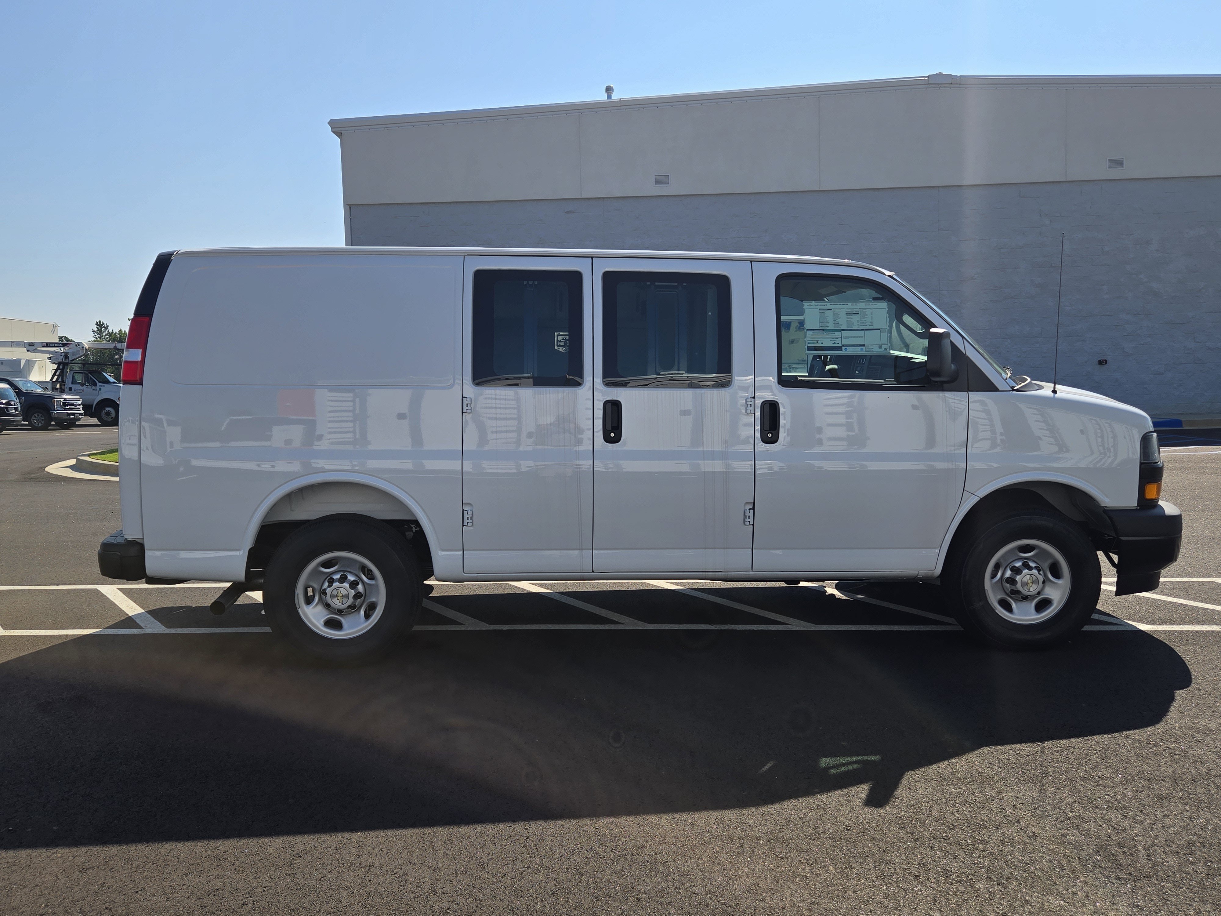 New 2025 Summit White Chevrolet WT image 5