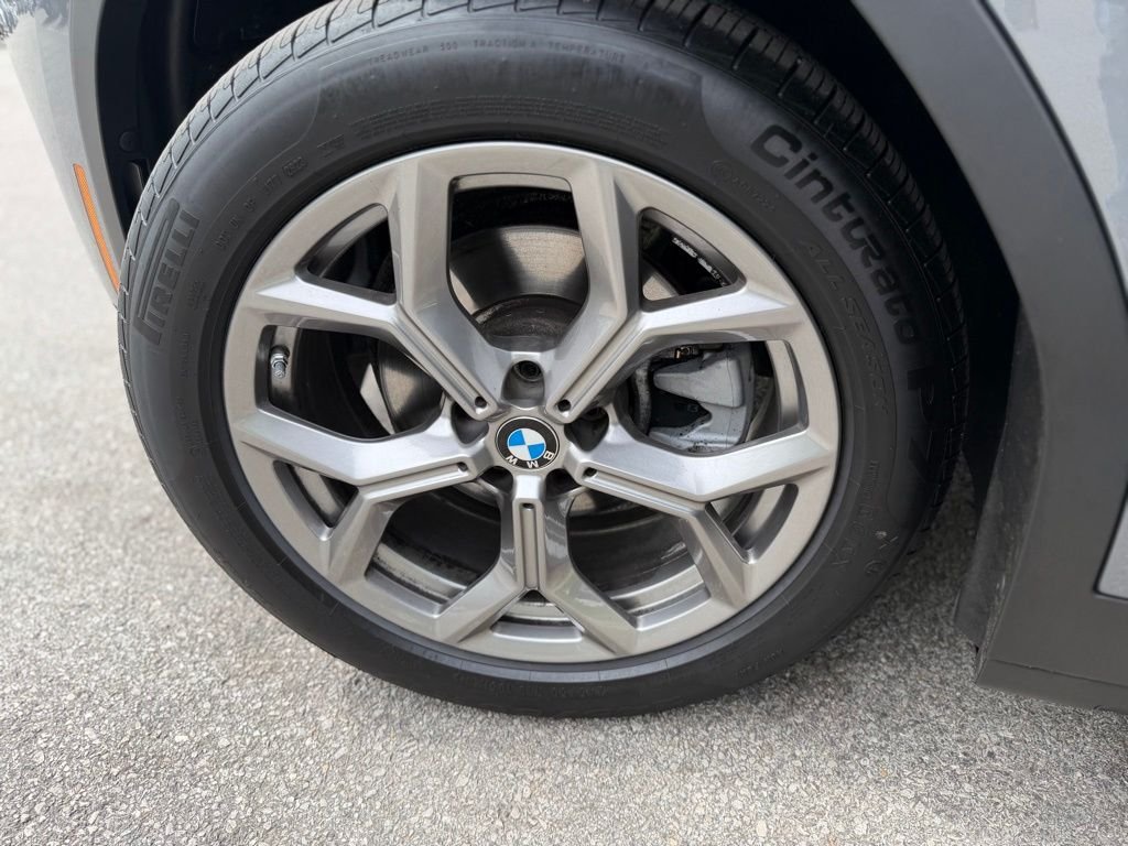 Used 2024 Gray BMW xDrive30i image 8