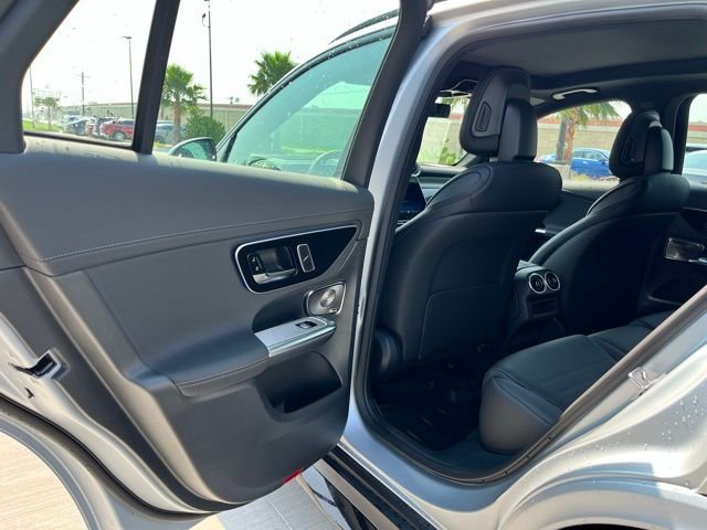New 2026 MANUFAKTUR Cirrus Silver Magno Mercedes-Benz AMG® GLC 43 4MATIC® SUV image 17